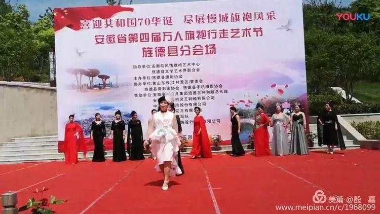 菊边依旧舞身轻
